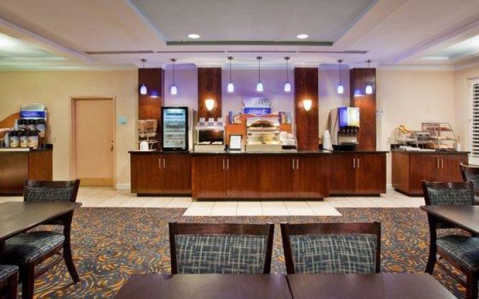 Holiday Inn Express And Suites Dublin By IHG