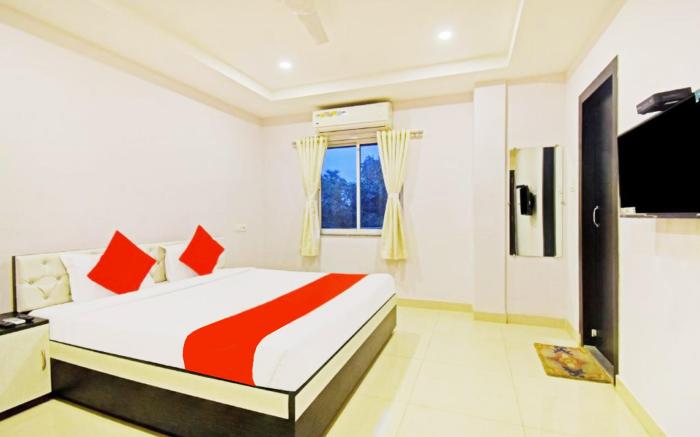 Goroomgo Royal Galaxy Newtown Kolkata