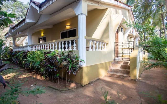 Hill Top Goa Lodge