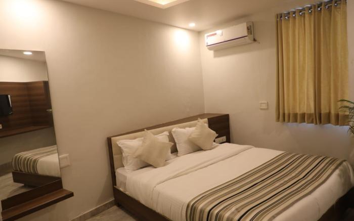 HOTEL RAJPATHINN