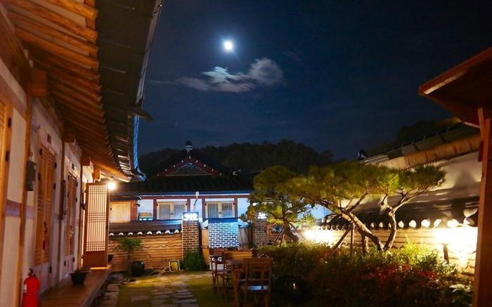 Jeonju Hanok Maeul Yeonwoodang Hanok