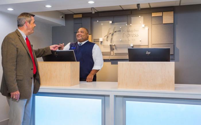 Holiday Inn Express Hotel & Suites Wilmington-University Ctr By IHG