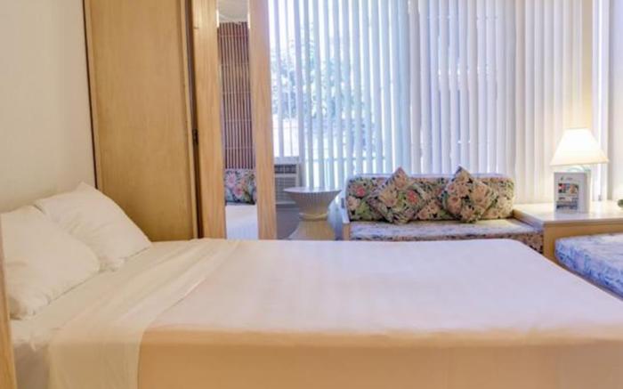 Kuhio Banyan Hotel