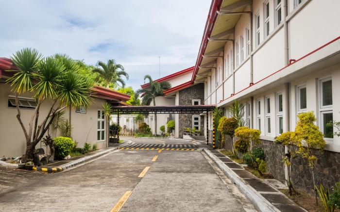 La Piazza Hotel and Convention Center