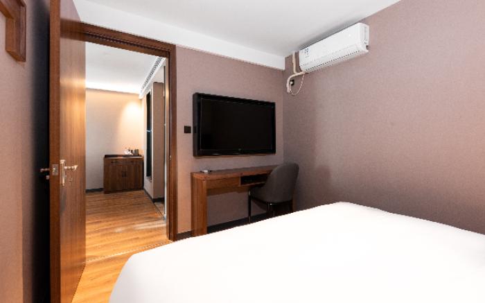 Borrman Hotel Wuhan Wusheng Road Metro Station CapitaLand Plaza