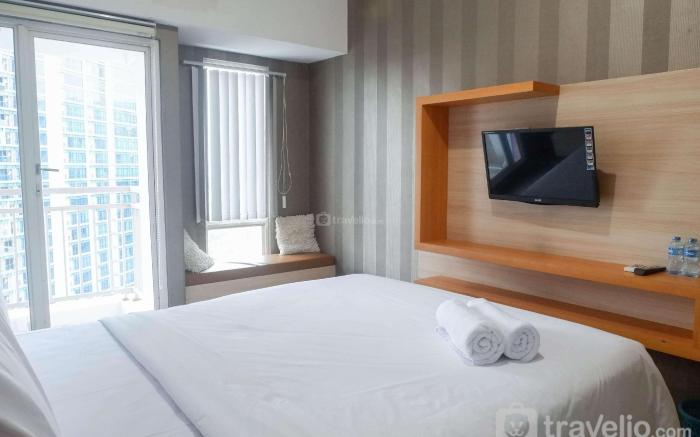Cozy Studio Apt at Orchard Supermall By Travelio
