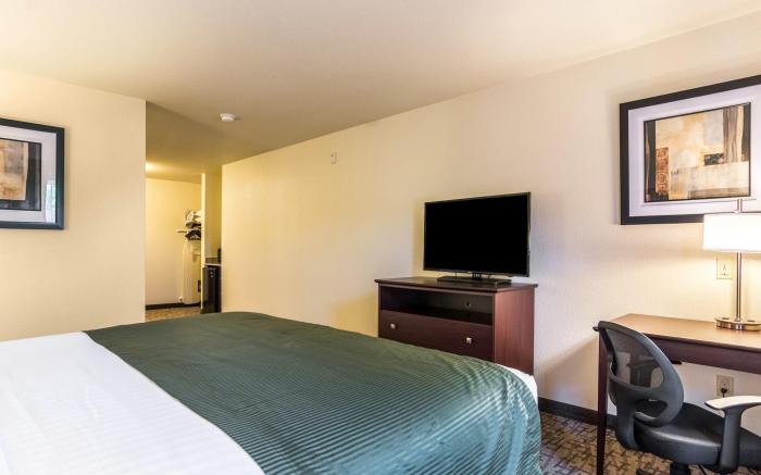 Cobblestone Hotel & Suites - Greenville