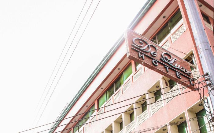 De Luxe Hotel
