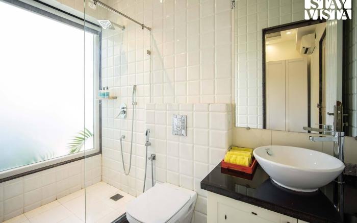 StayVista at Villa Amethyst with Pvt Pool & Jacuzzi