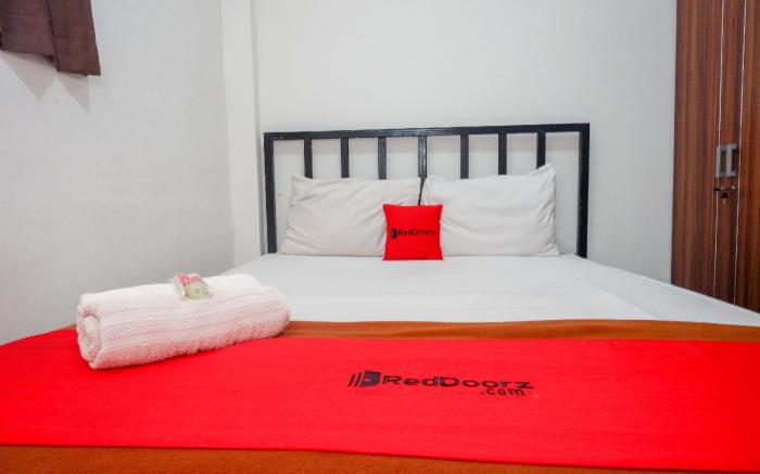 RedDoorz @ Jalan Somba Opu Losari