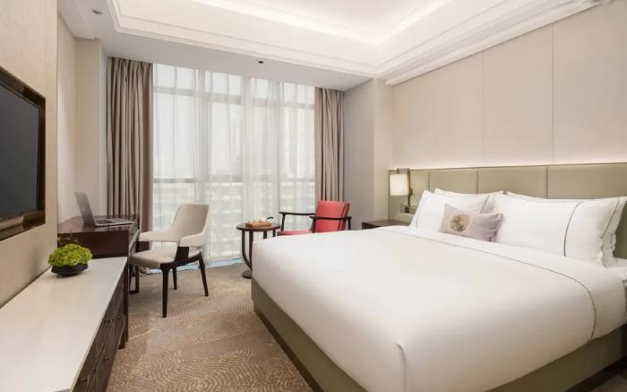 Echeng Hotel Guangzhou Zhujiang New Town  Free shuttle bus evening party tea break during the Canto