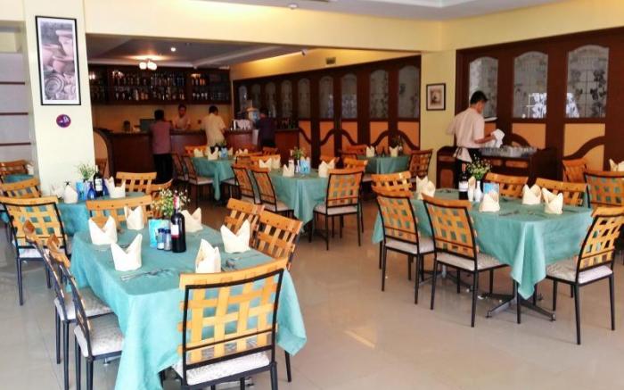 Crown Royale Hotel
