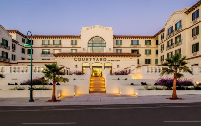Courtyard Santa Cruz