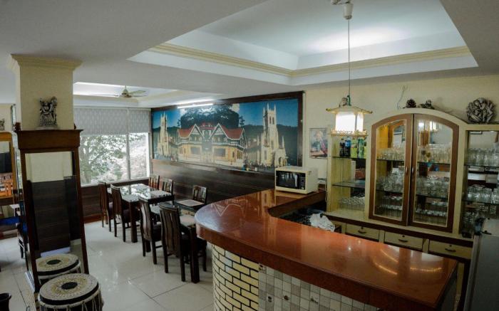 Hotel Falcon Crest