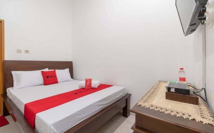 RedDoorz Syariah near Summarecon Mall Bekasi