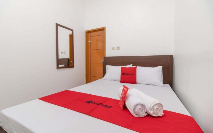 RedDoorz Syariah near Summarecon Mall Bekasi
