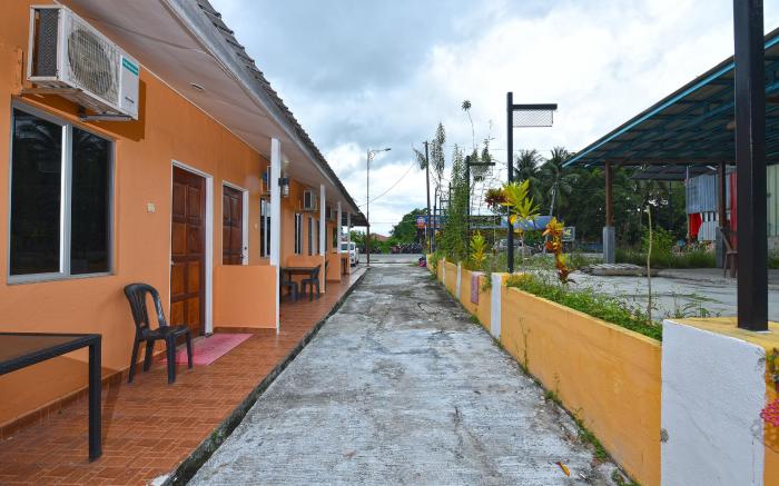 OYO 90561 Awan Biru Motel