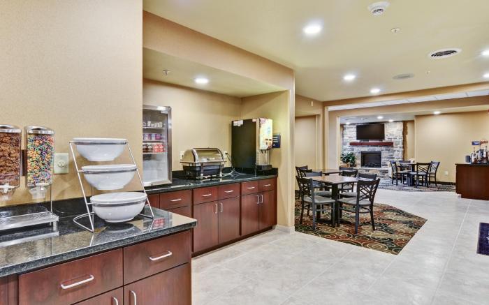 Cobblestone Inn & Suites - Ambridge