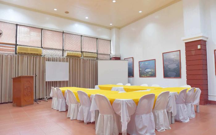 Tahanan Lakeview Hotel