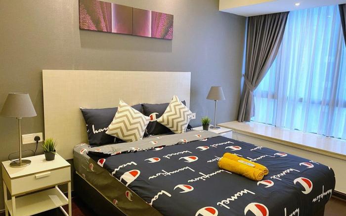 R&F 【3BED High Floor】 with TV BOX  by SC HOMESTAY