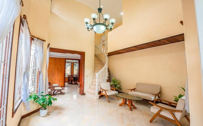 5BR Brightly Clean and Spacious Villa (10 Guests)