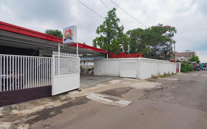 RedDoorz Plus @ Pakuan Residence Tajur