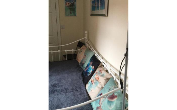 Welcoming spacious 2-bedroom house in St Helens