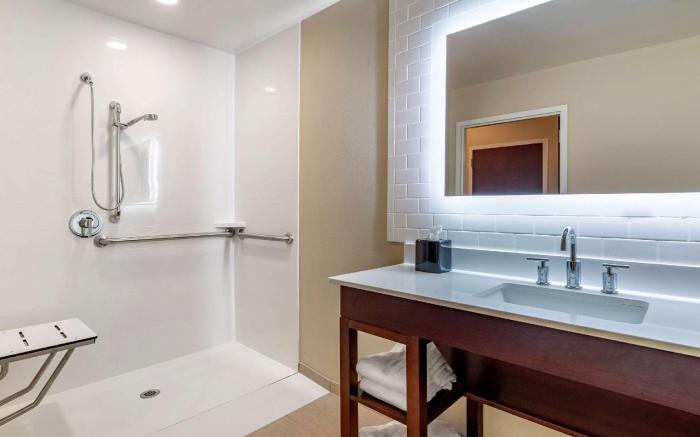 Comfort Suites