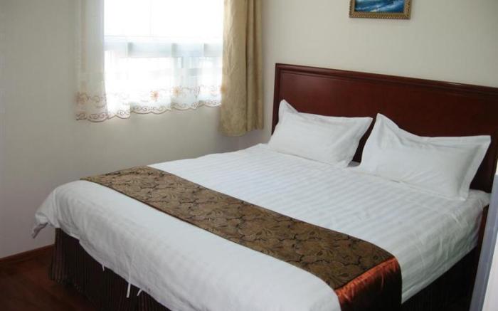 GreenTree Inn Taicang Baolong Square Hotel