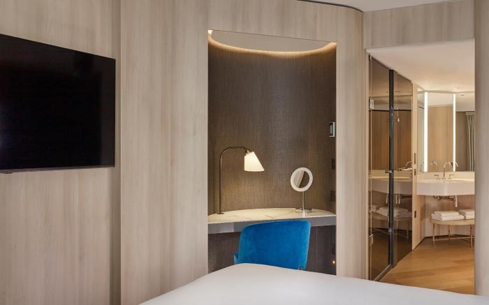 The Westminster London, Curio Collection by Hilton