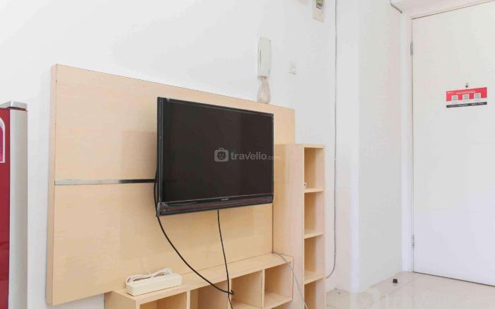 Simple Cozy Living Studio Bassura City By Travelio