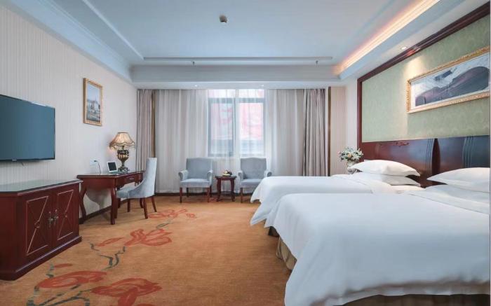 Vienna Hotel Xuzhou Yunlong District Tongshan Road Metro Station