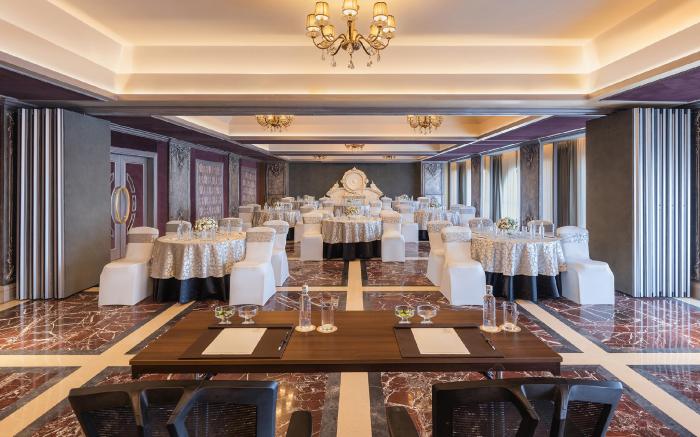 Hotel Hillock Ahmedabad