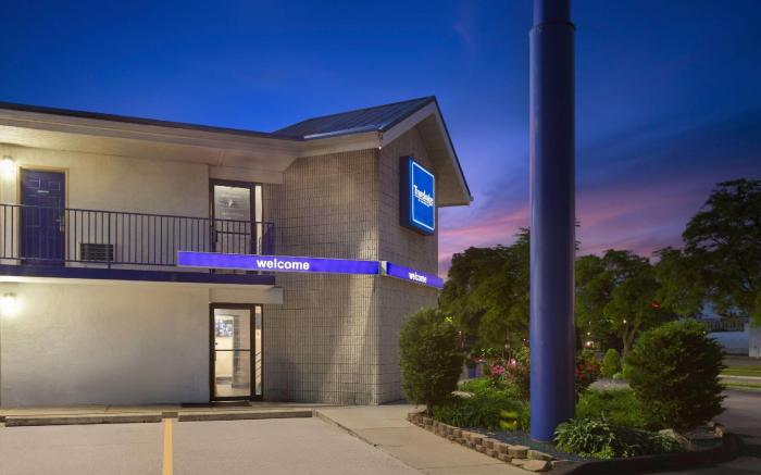 Travelodge by Wyndham Madison Heights MI