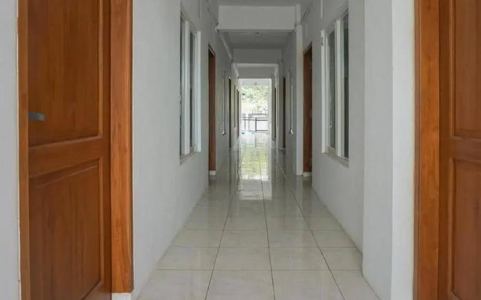 RedDoorz Plus near Taman Rekreasi Selecta 2