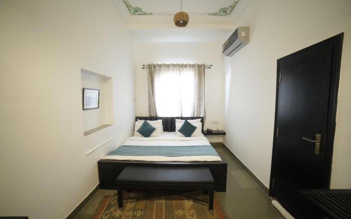 Hotel Udai Niwas - By The Lake