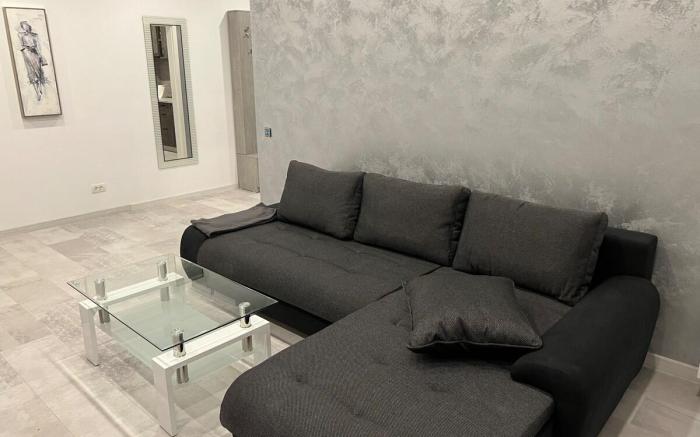 Stunning 2-Room Penthouse with Lakeview W11