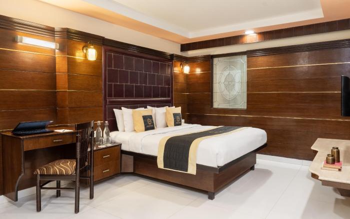Foxoso Taj View Hotel