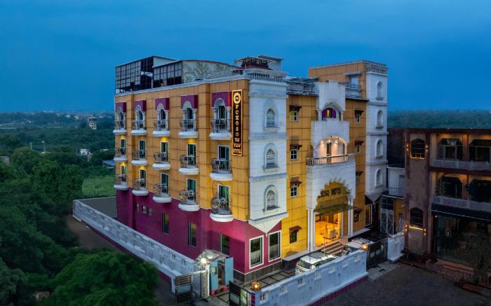 Foxoso Taj View Hotel