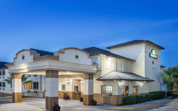 Days Inn by Wyndham Arlington