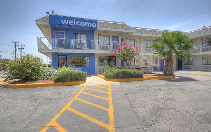 Motel 6 San Antonio, TX - Fort Sam Houston