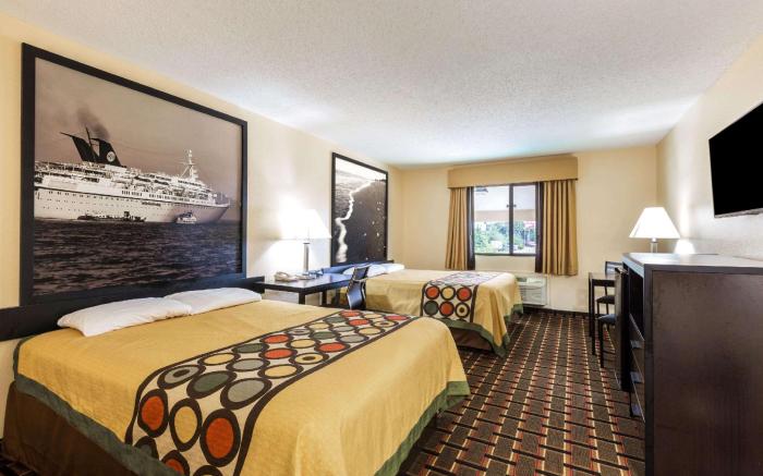 Super 8 by Wyndham League City/Kemah Area