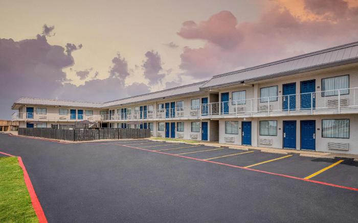 Motel 6 Euless, TX - Dallas