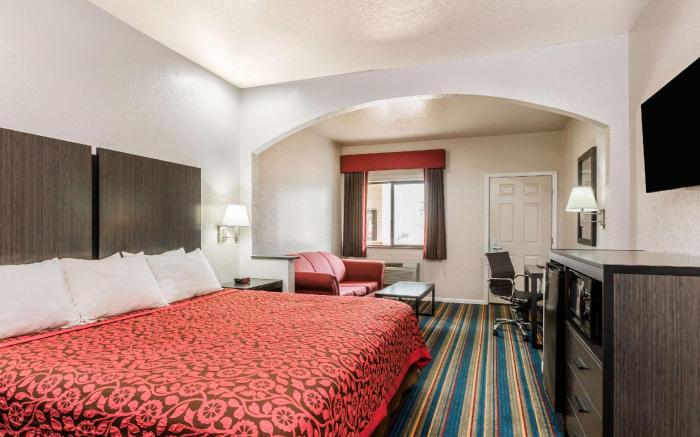 Days Inn by Wyndham Dickinson TX