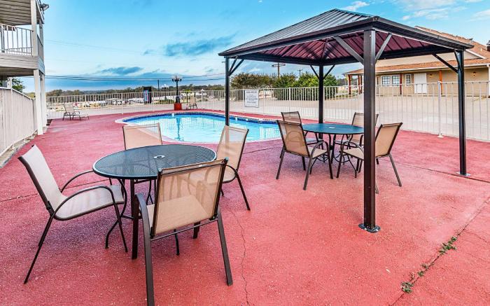 Motel 6 Waxahachie, TX