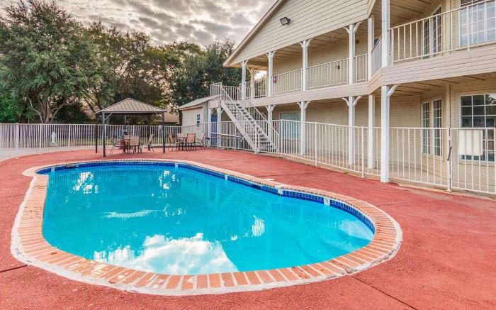 Motel 6 Waxahachie, TX