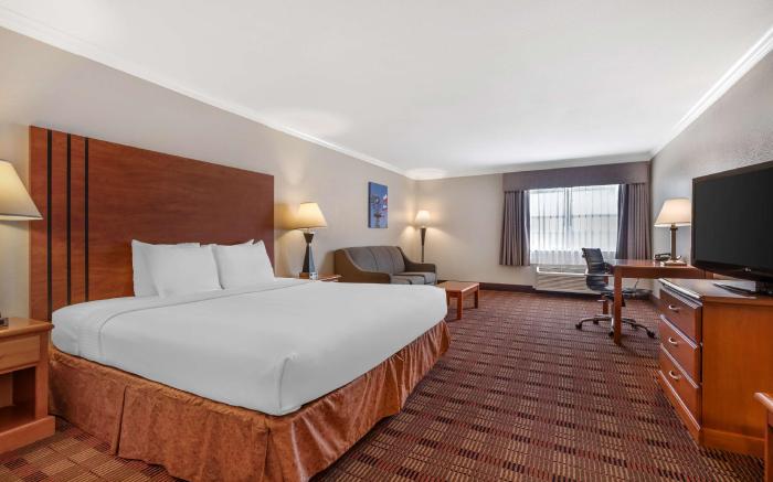 Best Western Club House Inn & Suites