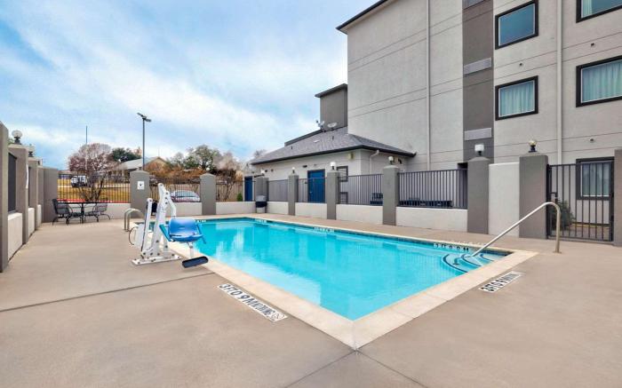 Motel 6 Marble Falls, TX