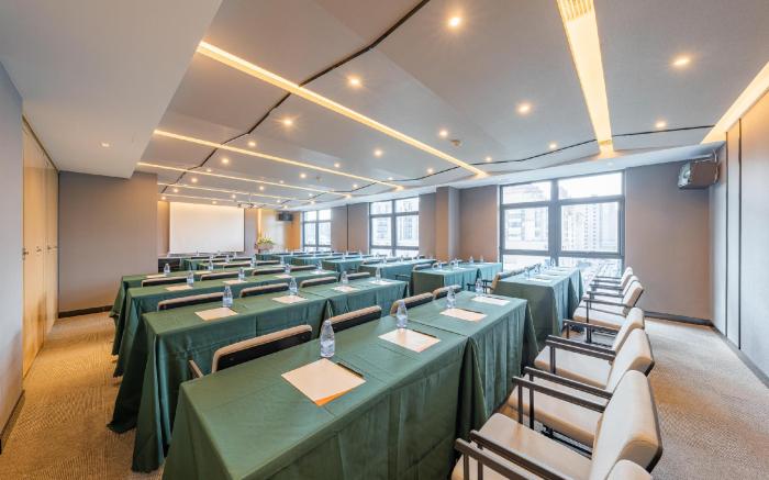 Atour Hotel Wuxi Huishan Wanda Plaza