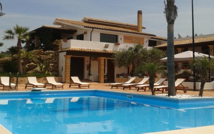 Villa Carlo Resort